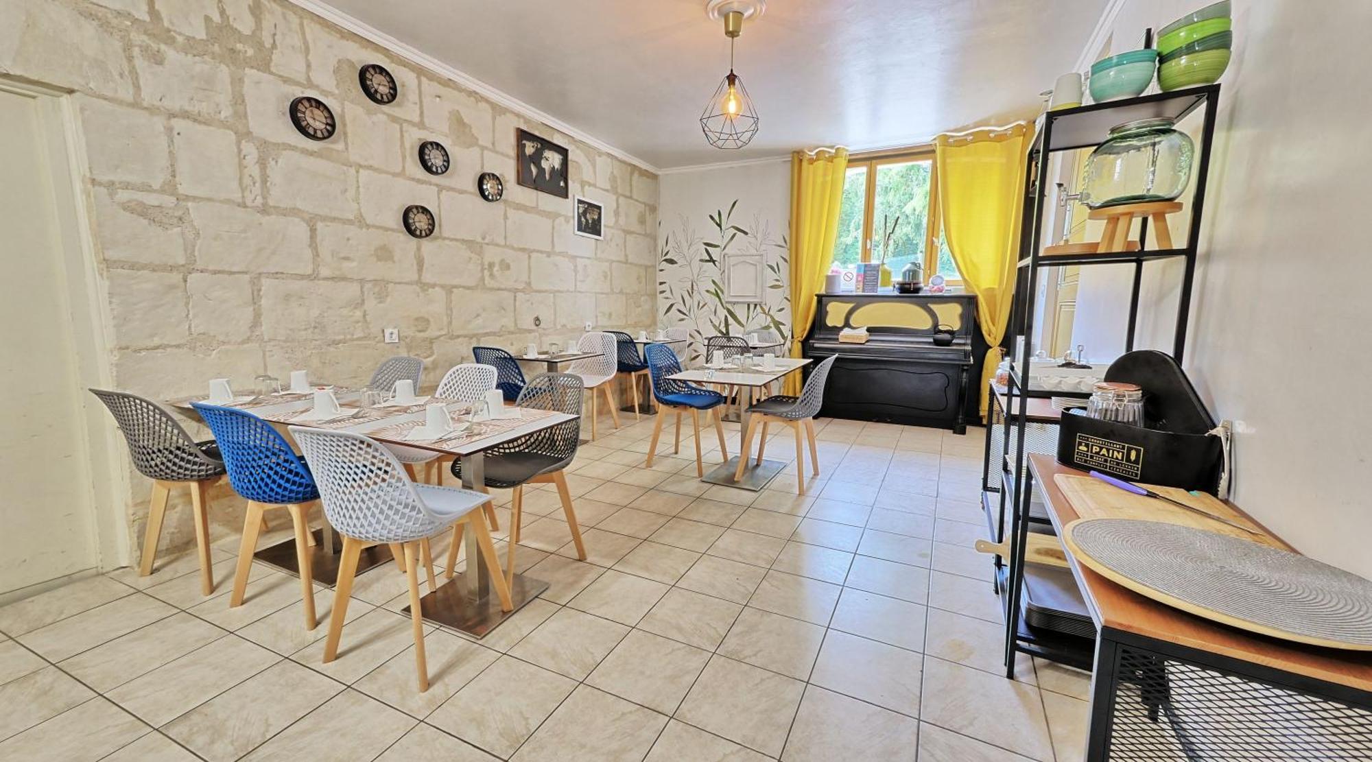 A 2 Pas D Azay Hotel Neuil Bagian luar foto