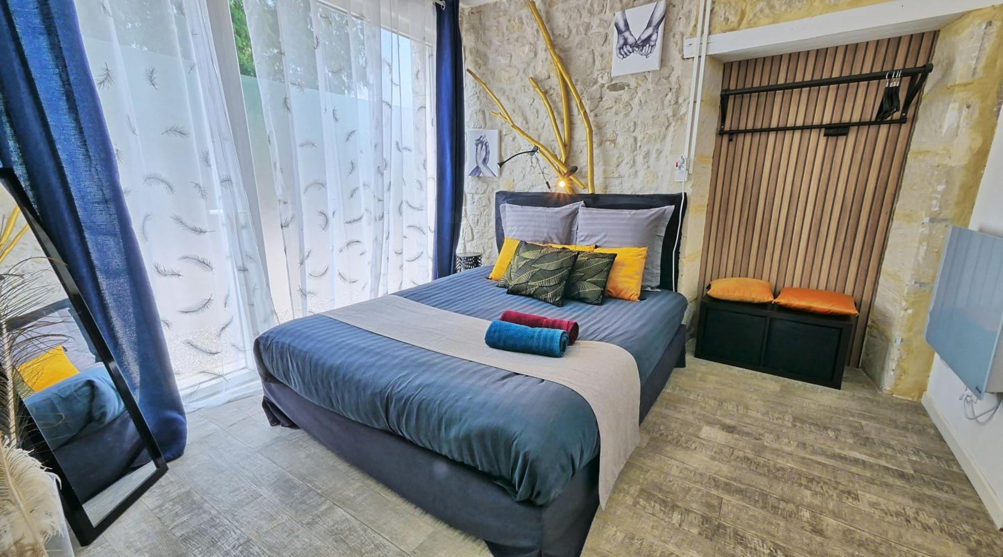 A 2 Pas D Azay Hotel Neuil Bagian luar foto