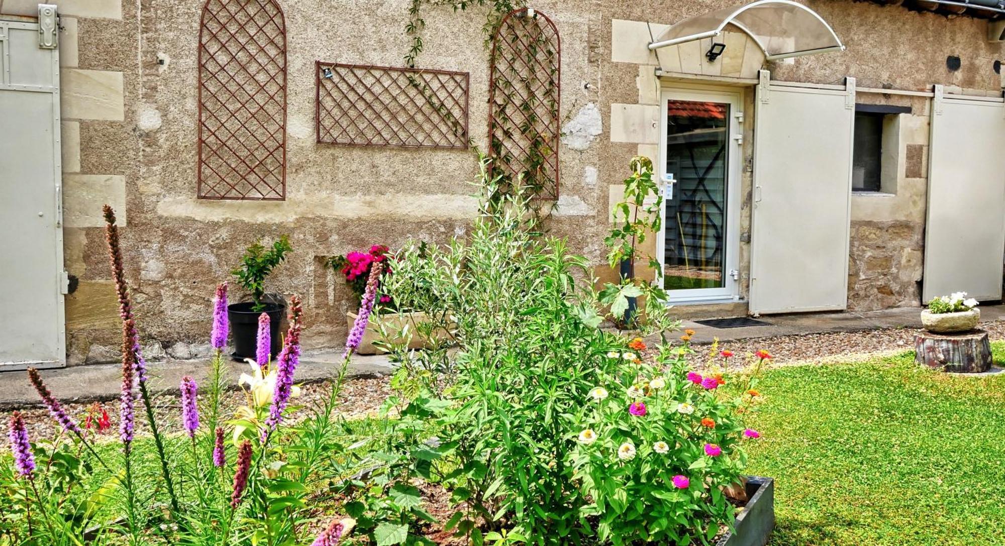 A 2 Pas D Azay Hotel Neuil Bagian luar foto